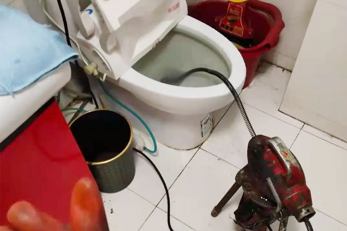 马桶疏通24小时上门服务